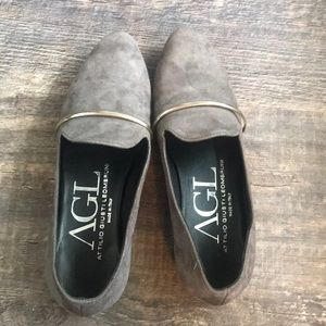 ATTILIO GIUSTI LEOMBRUNI size 6 grey leather flats with metal band around top!☺️